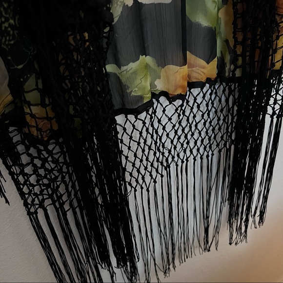 Floral print fringe kimono style top - Picture 6 of 6